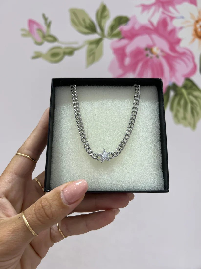 CHAIN NECKLACE WITH STAR